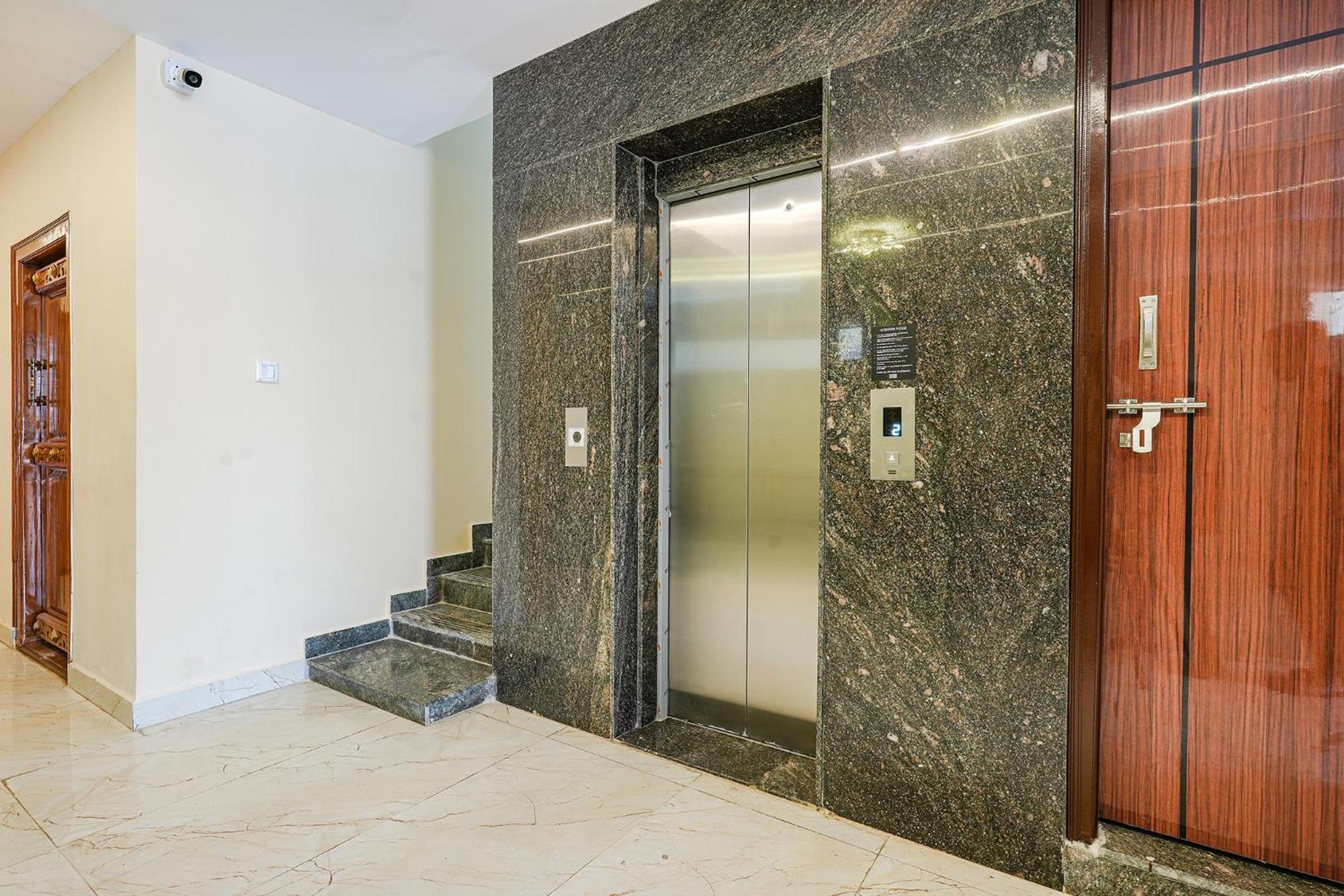 Fabhotel Crystal Suites Bangalore Bagian luar foto