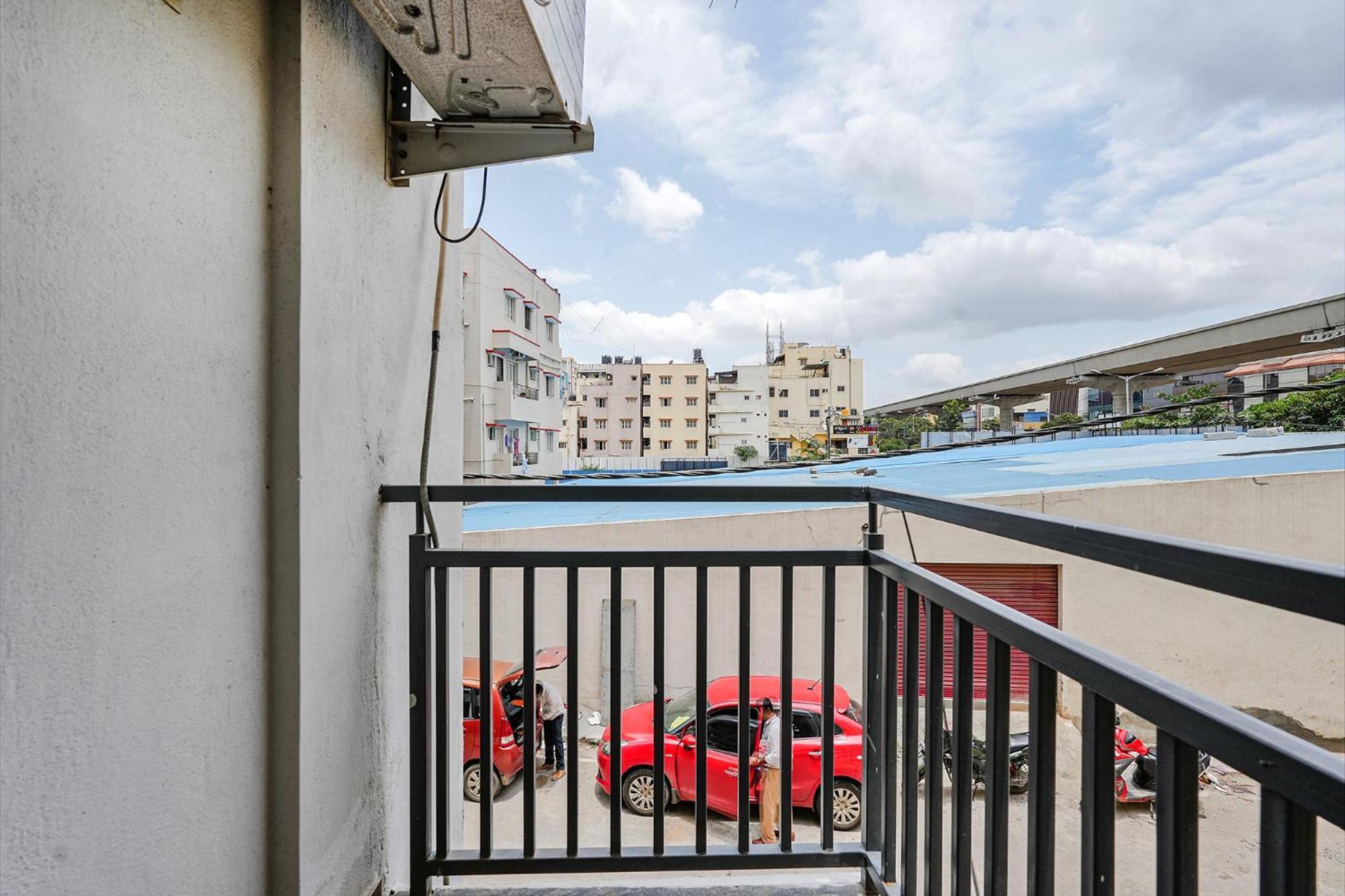 Fabhotel Crystal Suites Bangalore Bagian luar foto