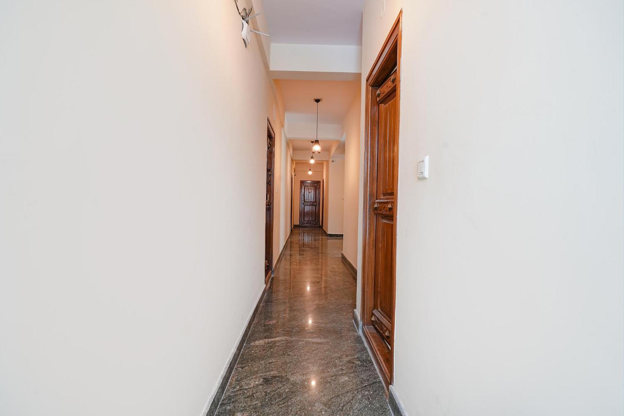 Fabhotel Crystal Suites Bangalore Bagian luar foto