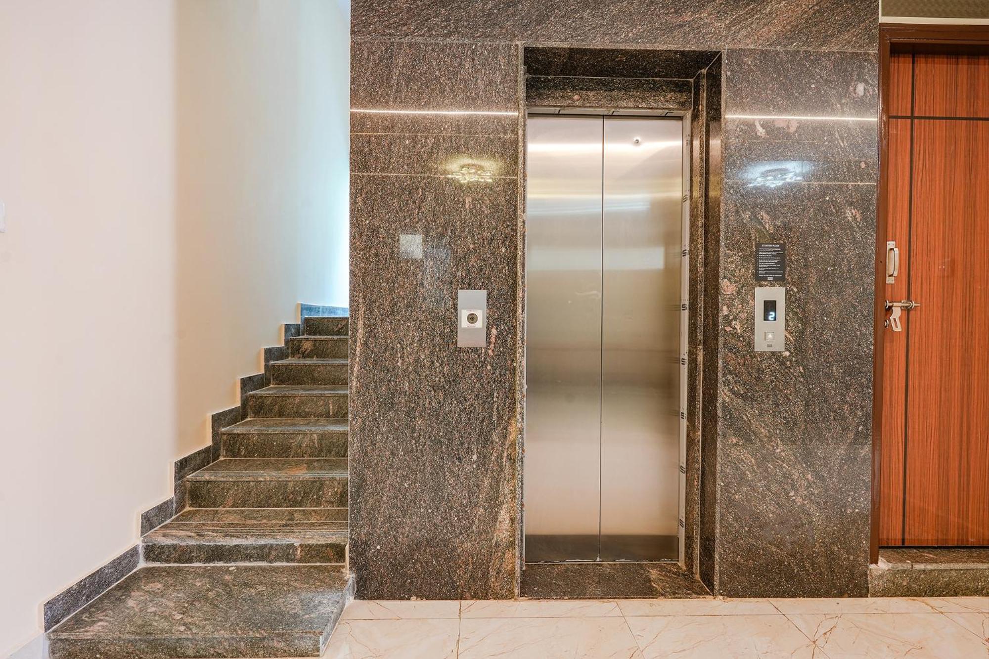 Fabhotel Crystal Suites Bangalore Bagian luar foto